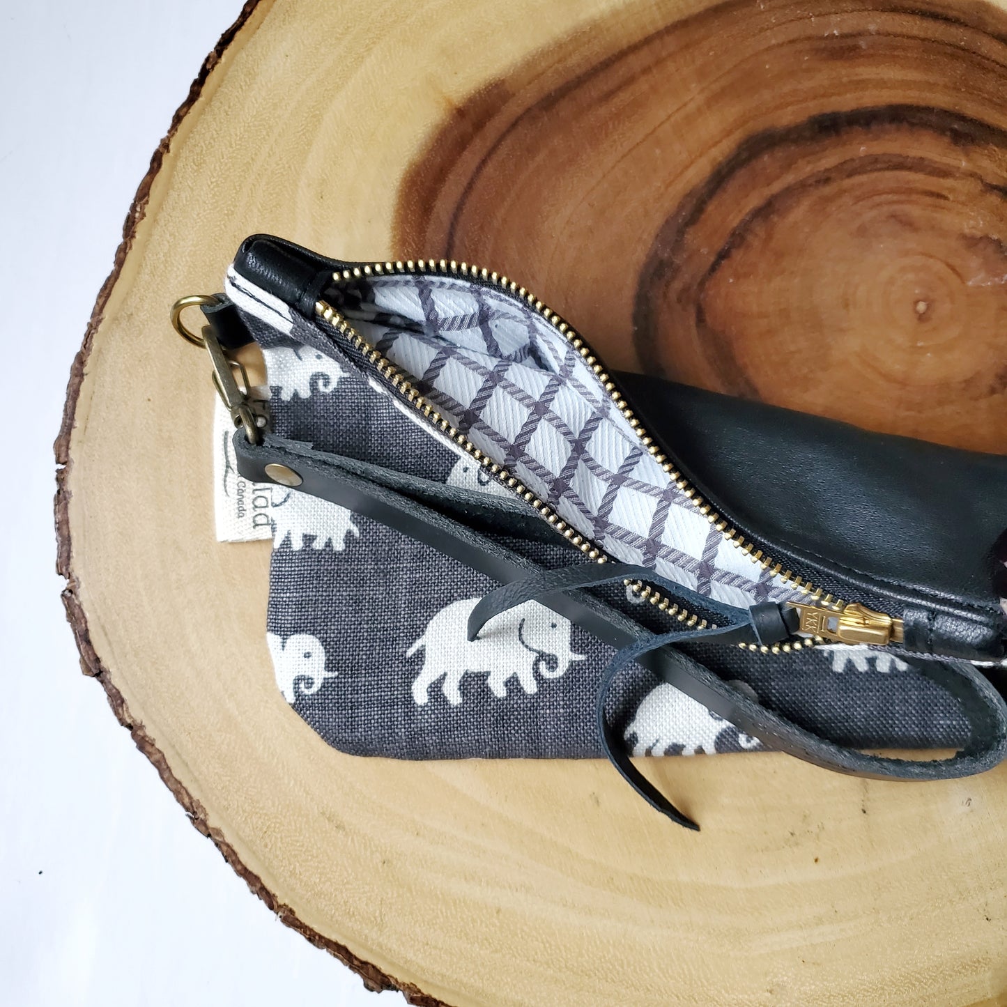 Hlin elephant clutch