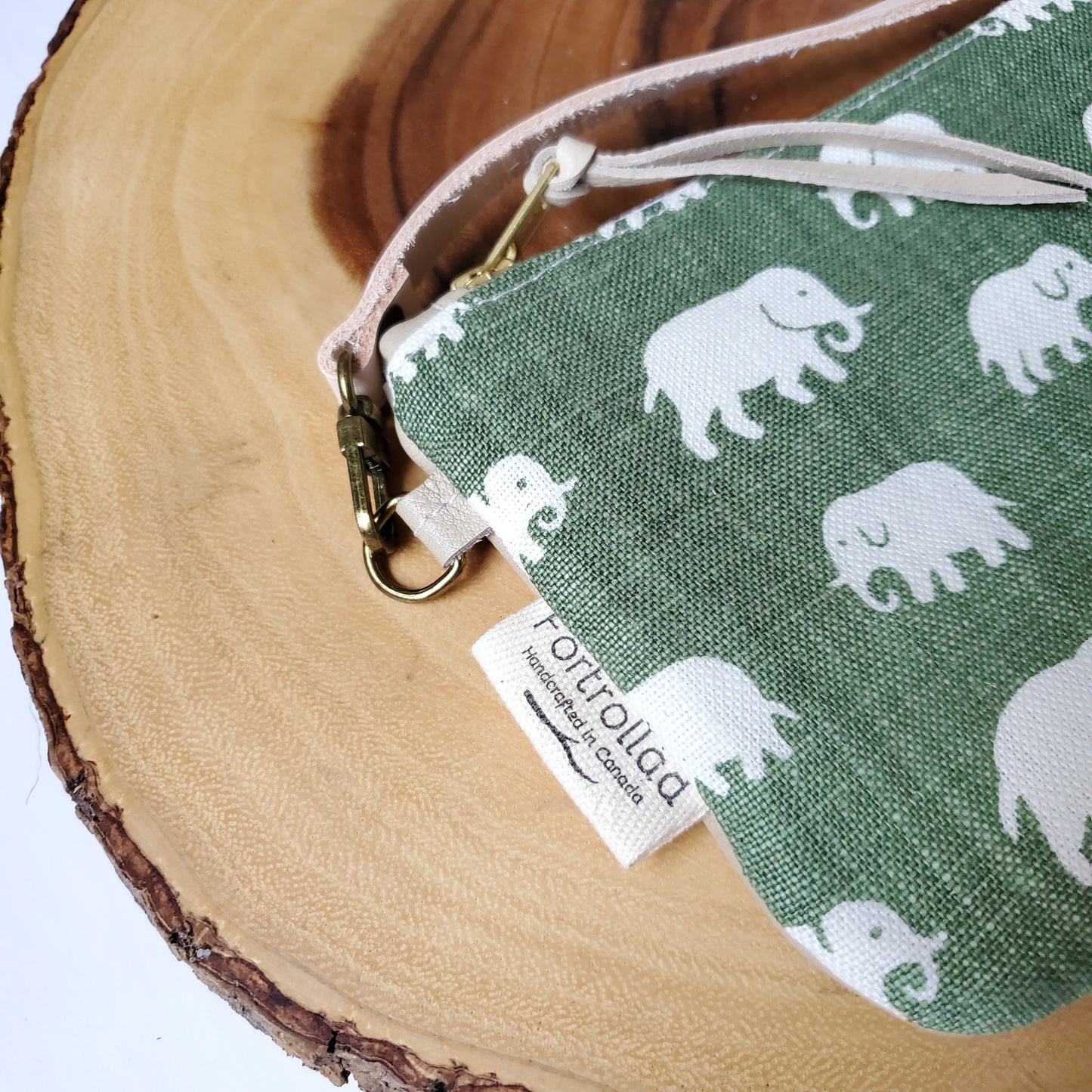 Hlin elephant clutch