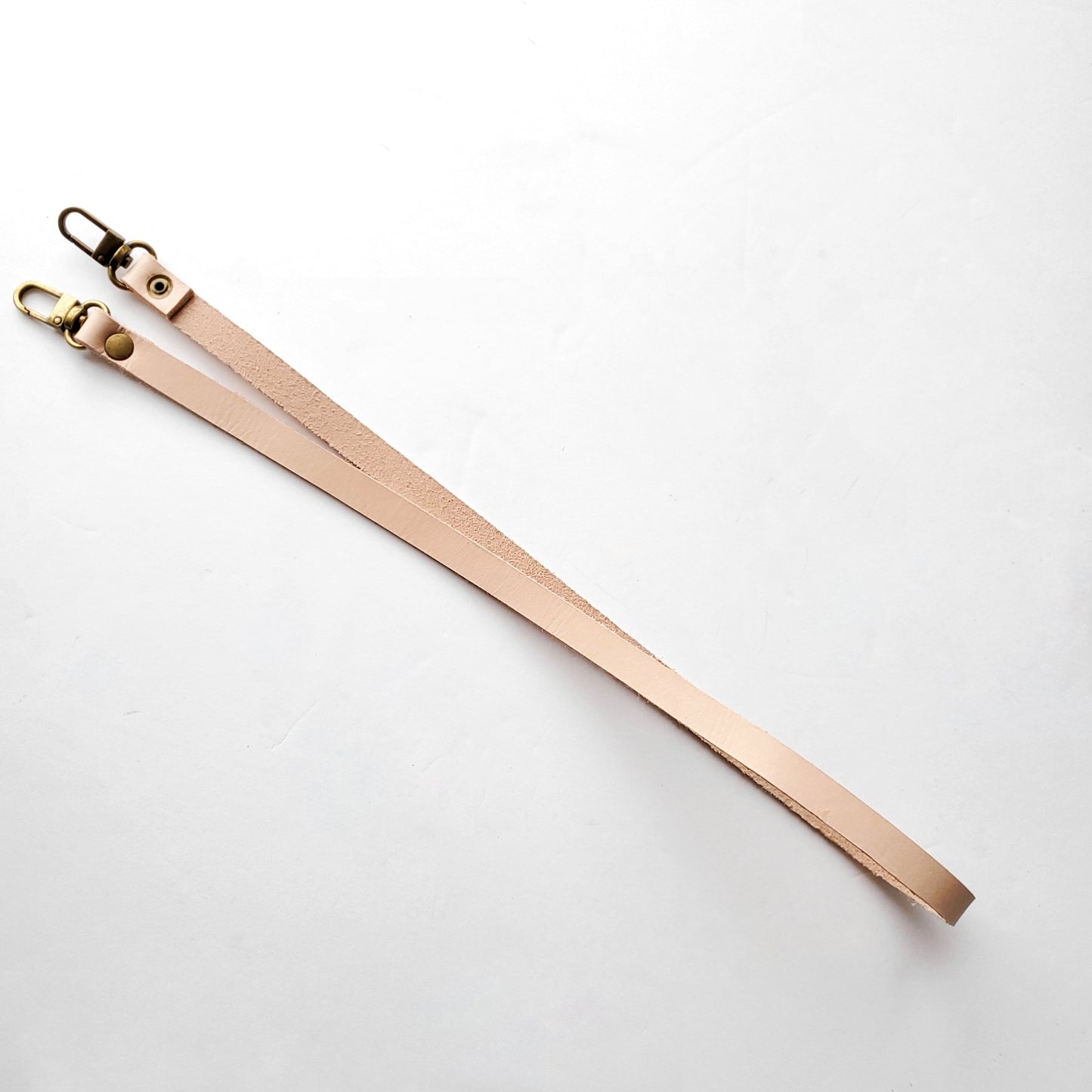 Shoulder strap vegetable tanned leather