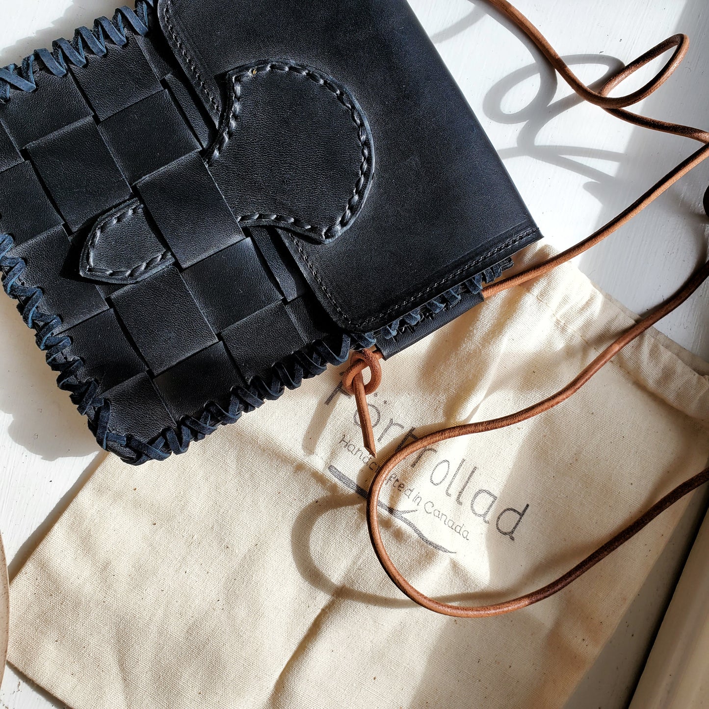 Gefjun woven field purse - black