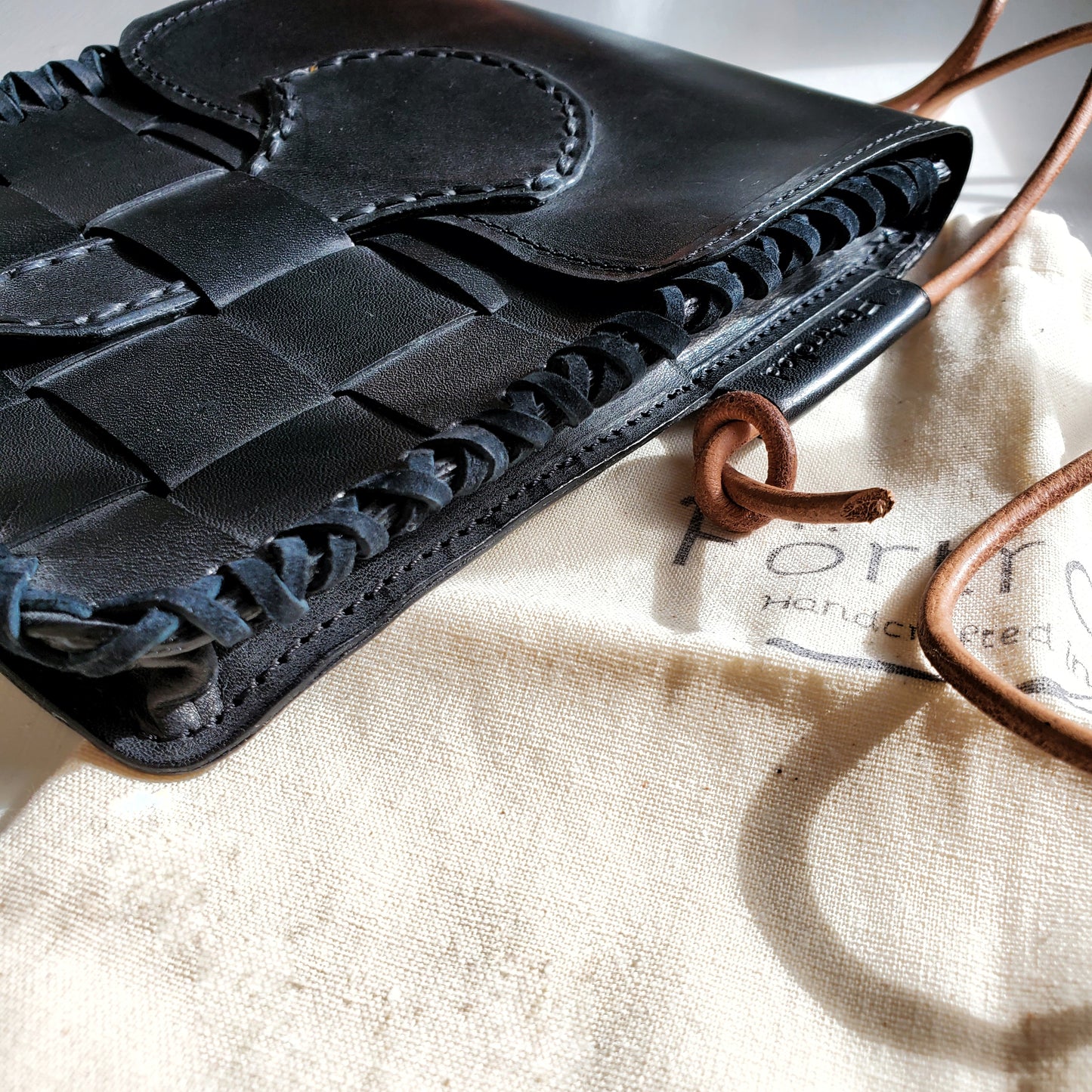 Gefjun woven field purse - black